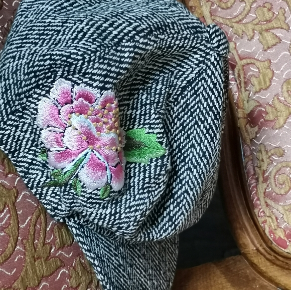 United Colors of Benetton Hat - Picture 5 of 8